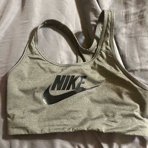 Woman’s Nike Sports bra - Picture 1 of 2